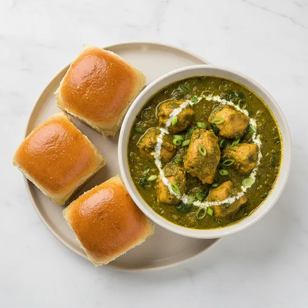 Chicken Hara Pyaz With Butter Coriander Pav